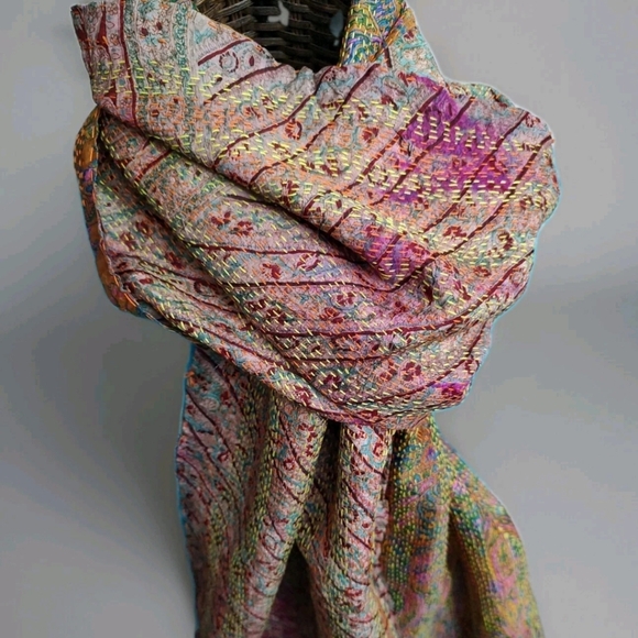 Gorgeous Long Soft Woven Scarf With Tassels - Picture 2 of 7